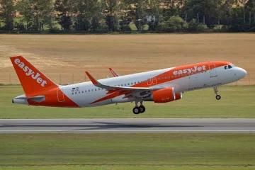 Gigante easyJet é vendida à Apollo Global Management em transação bilionária de £5,7 bilhões